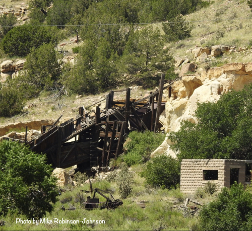 Tipple and unknown building